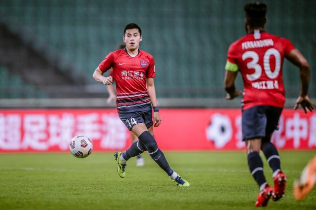 竞彩足球中奖查询-【中超】黄希扬远射制胜 重庆1比0送青岛7连败